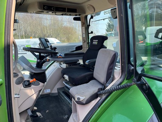 Tracteur agricole Fendt 716 S4 PROFI - 148